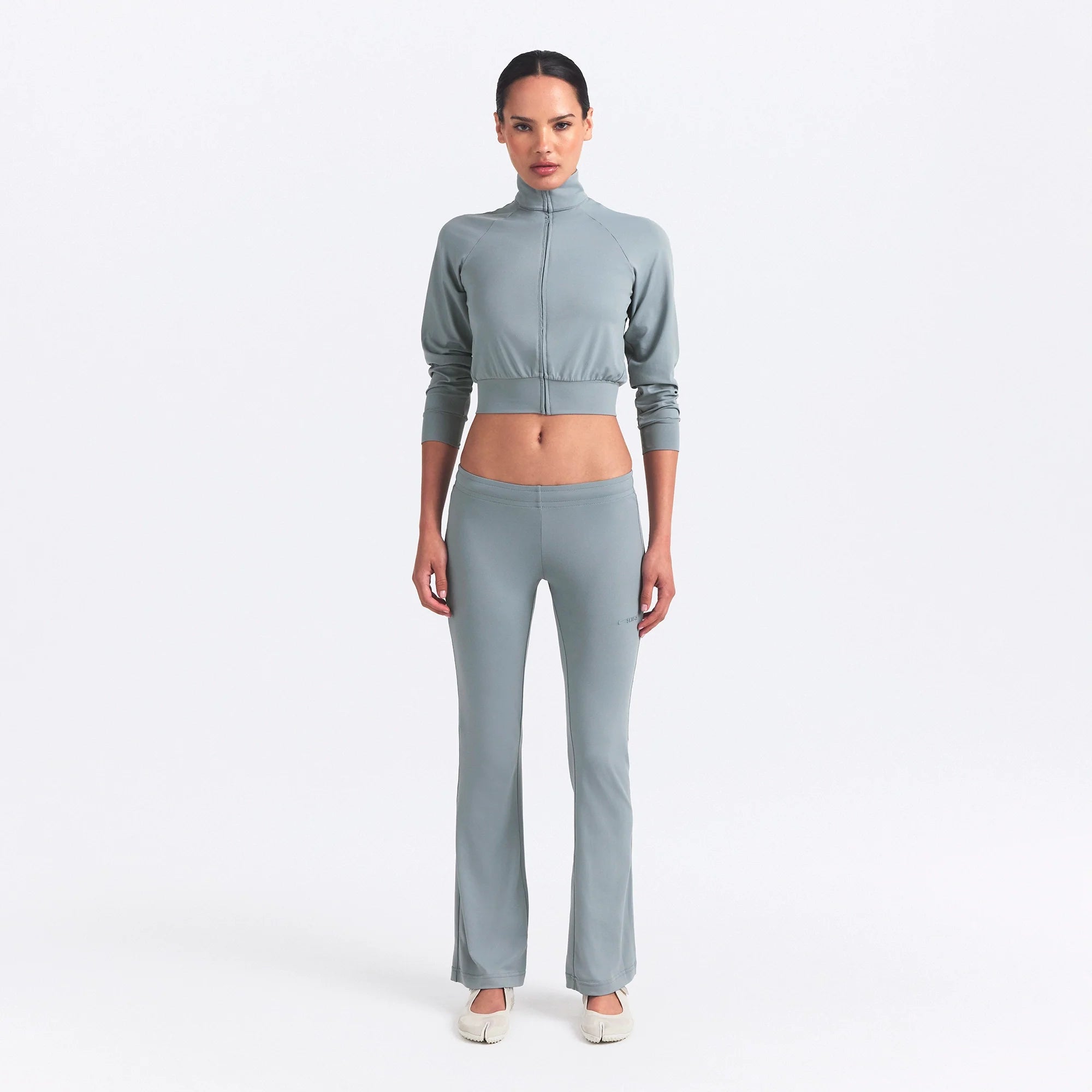 NikeSKIMS AIRY STRAIGHT LEG PANT | WASHED PACIFIC ON A MODEL FRONT VIEW @ | FOCUS: 0.0, 1.0, 0.9