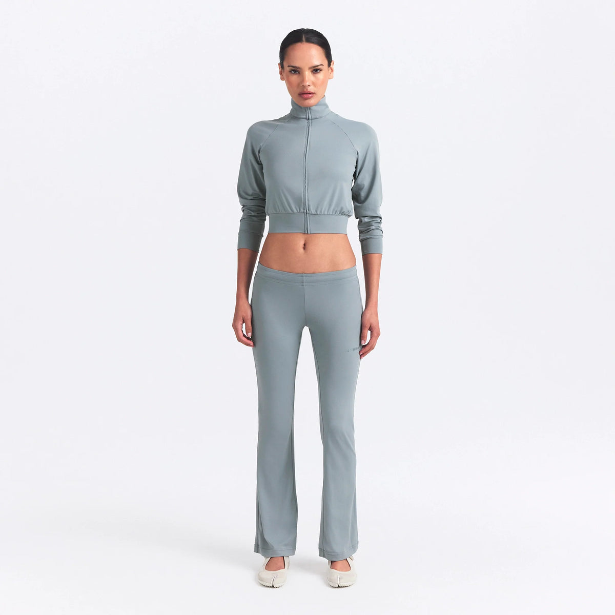 NikeSKIMS AIRY STRAIGHT LEG PANT | WASHED PACIFIC ON A MODEL FRONT VIEW @ | FOCUS: 0.0, 1.0, 0.9