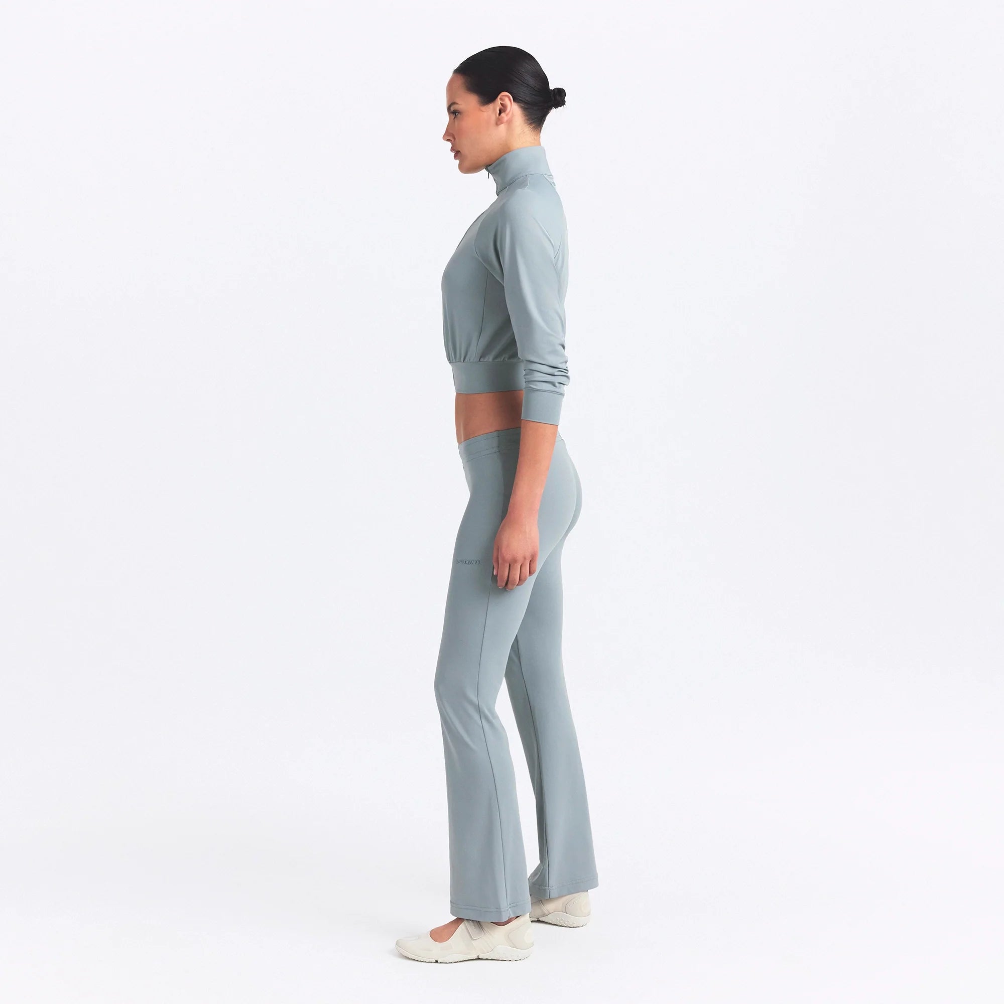 NikeSKIMS AIRY STRAIGHT LEG PANT | WASHED PACIFIC ON A MODEL SIDE VIEW @ | FOCUS: 0.0, 1.0, 0.9