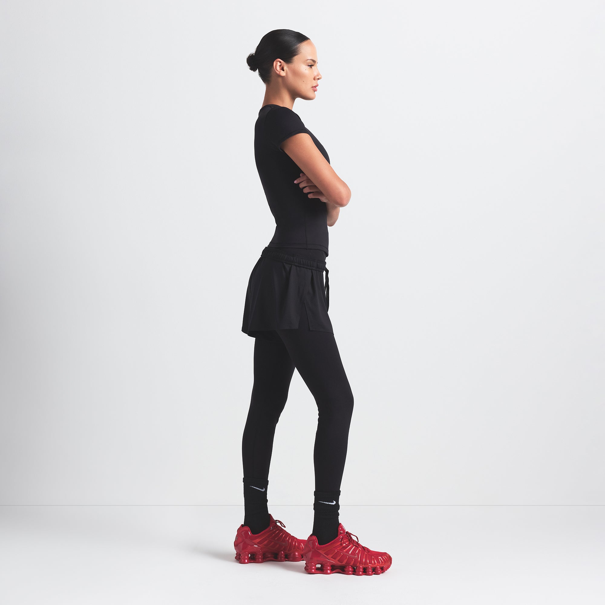 NikeSKIMS AIRY MINI SHORT | OBSIDIAN ON A MODEL SIDE VIEW @ | FOCUS: 0.9, 0.1, 0.7