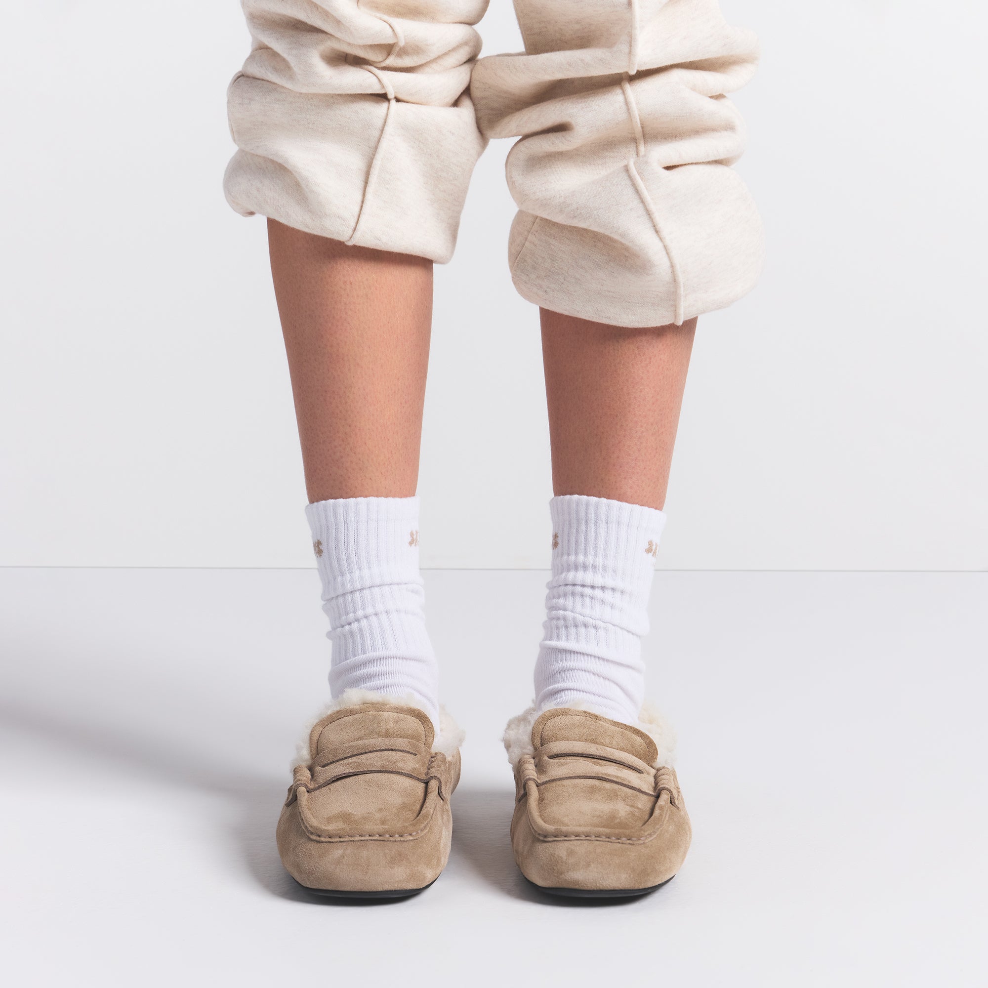 RIBBED CREW SOCK 3-PACK | SNOW LOGO MULTI ON A MODEL FRONT VIEW @ | FOCUS: 0.0, 1.0, 0.9