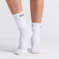 RIBBED CREW SOCK 3-PACK | SNOW LOGO MULTI ON A MODEL FRONT VIEW @ | FOCUS: 0.0, 1.0, 0.9
