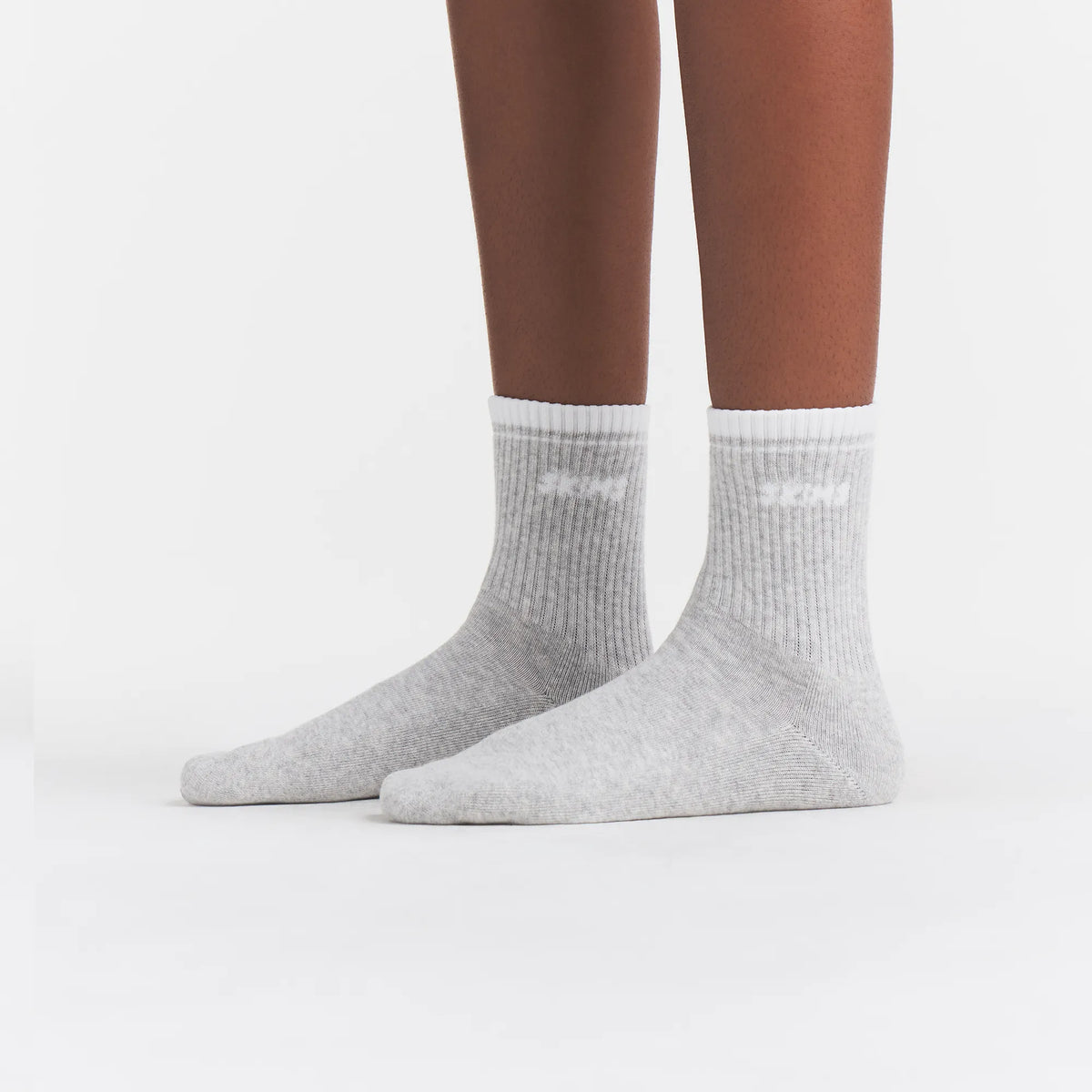 RIBBED QUARTER CREW LOGO SOCK 3-PACK | CURRANT SNOW MULTI ON A MODEL | FOCUS: 0.0, 1.0, 0.9