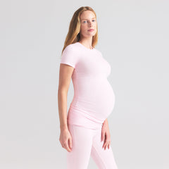 COTTON JERSEY MATERNITY T-SHIRT | CHERRY BLOSSOM ON A MODEL SIDE VIEW @ | FOCUS: 0.0, 1.0, 0.9 | FOCUS: 0.0, 1.0, 0.9