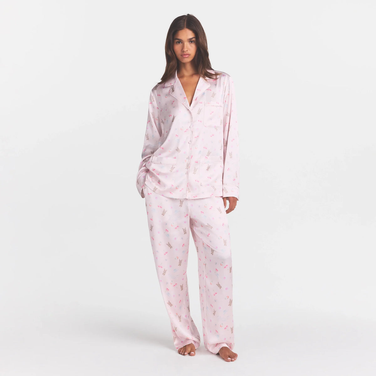 WOVEN SHINE LONG SLEEP SET | BARELY PINK SNACK BAG ON A MODEL FRONT VIEW @ | FOCUS: 0.0, 1.0, 0.9