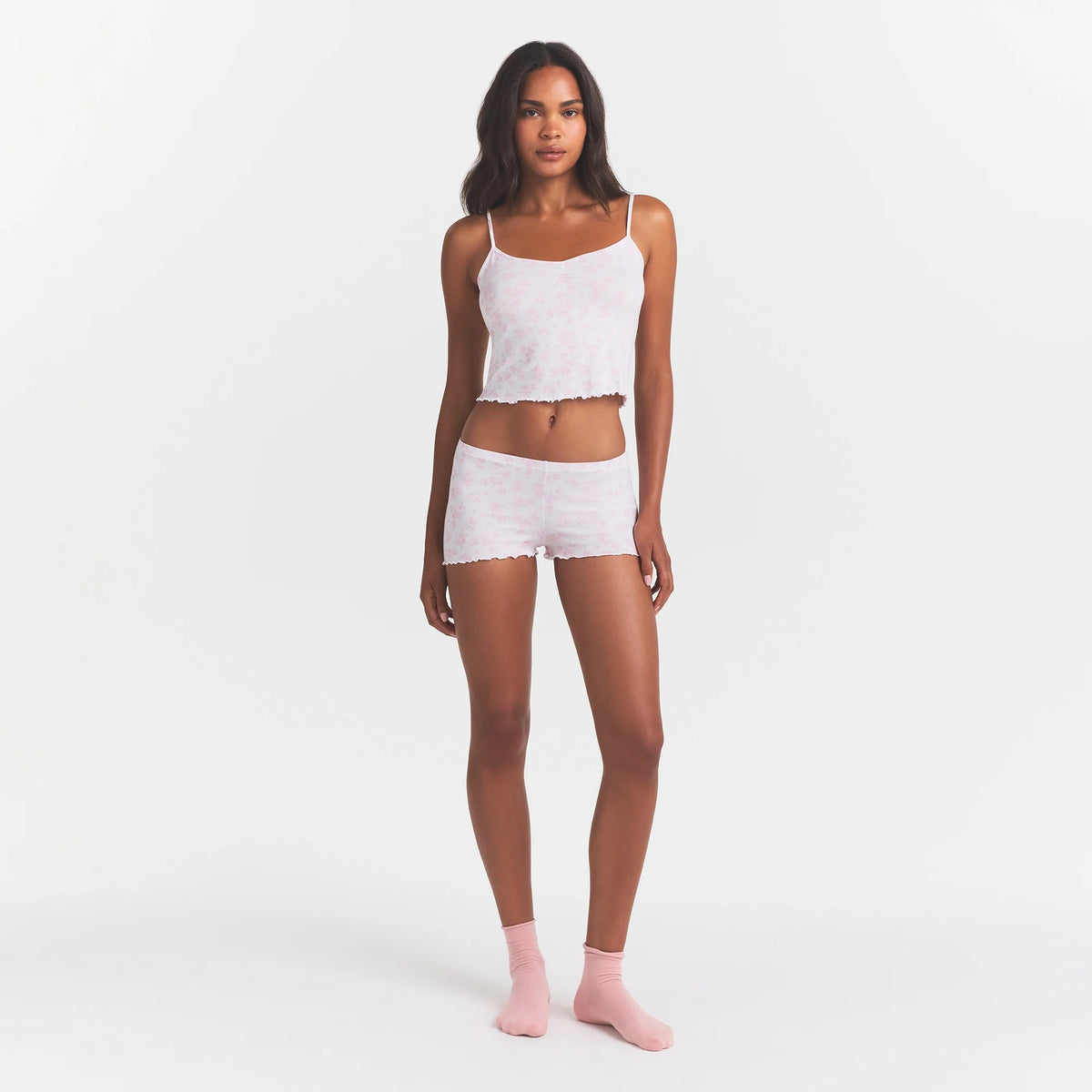 SKIMS SLEEP CAMI SET | SNOW DELICATE FLORAL PRINT ON A MODEL FRONT VIEW @ | FOCUS: 0.0, 1.0, 0.9