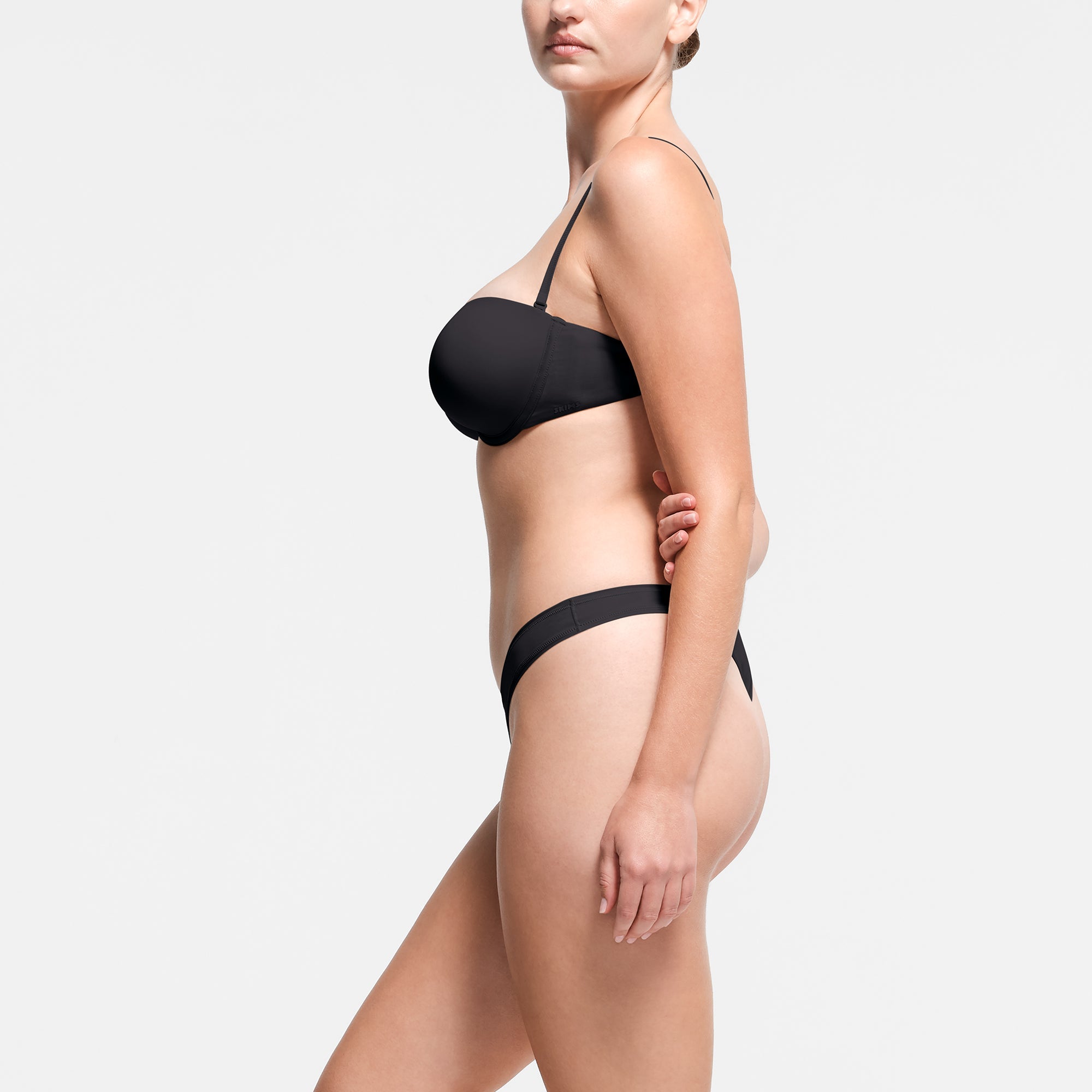 MULTI-WAY BRA | ONYX ON A MODEL SIDE VIEW