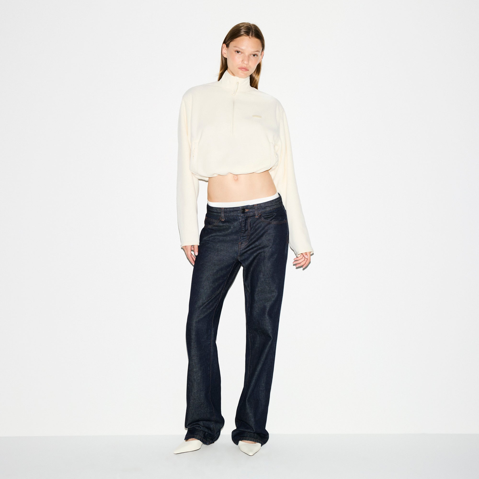 OUTDOOR FLEECE HALF ZIP | ECRU ON A MODEL FRONT VIEW @ | FOCUS: 0.0, 1.0, 0.9