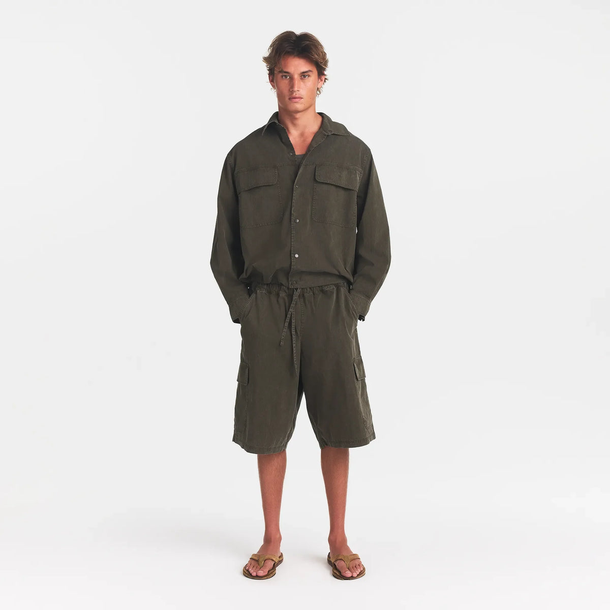 WOVEN MENS RELAXED SHIRT | JUNGLE ON A MODEL FRONT VIEW @ | FOCUS: 0.0, 1.0, 0.9
