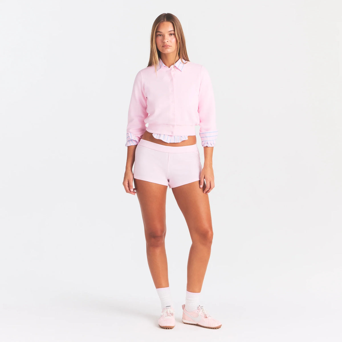 COTTON FLEECE SHRUNKEN CARDIGAN | CHERRY BLOSSOM ON A MODEL FRONT VIEW @ | FOCUS: 0.0, 1.0, 0.9