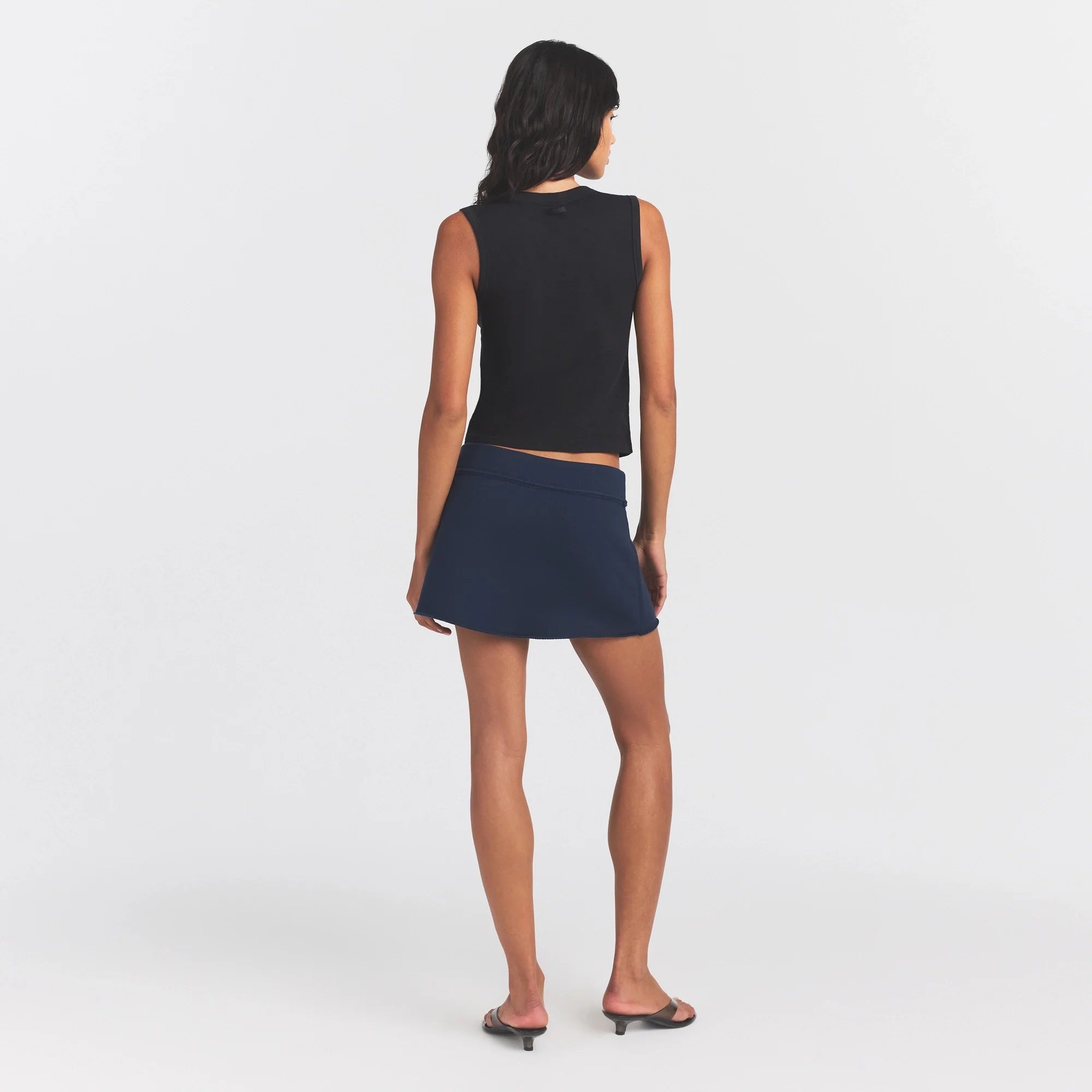 WORN IN JERSEY HIGH CREW TANK | WASHED ONYX ON A MODEL FRONT VIEW @ | FOCUS: 0.0, 1.0, 0.9