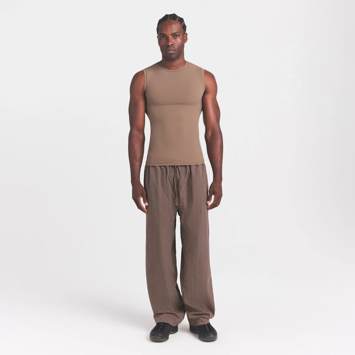 FITS EVERYBODY MENS SLIM TANK | UMBER ON A MODEL FRONT VIEW @ | FOCUS: 0.0, 1.0, 0.9