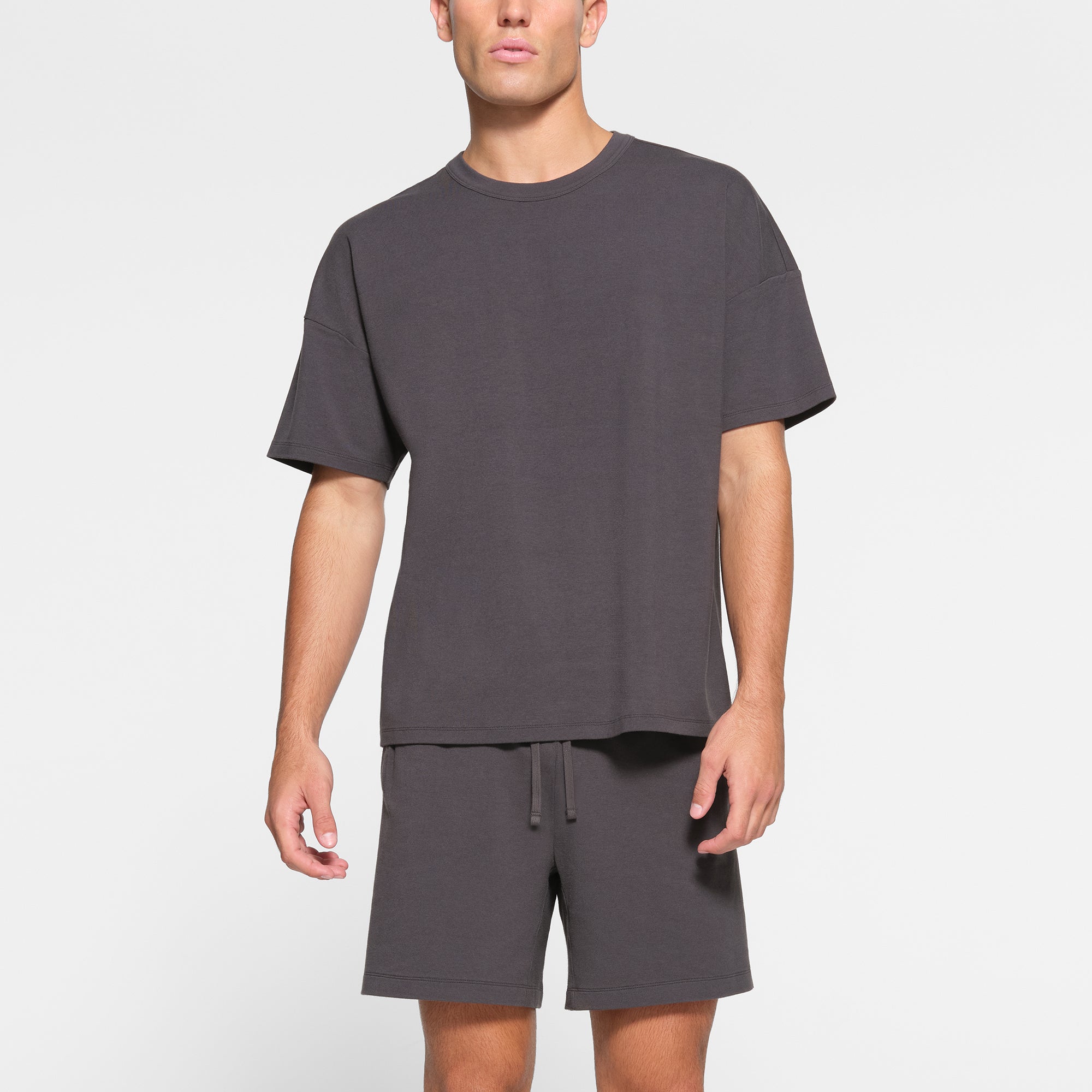 LOUNGE JERSEY MENS RELAXED T-SHIRT | ASH ON A MODEL FRONT VIEW