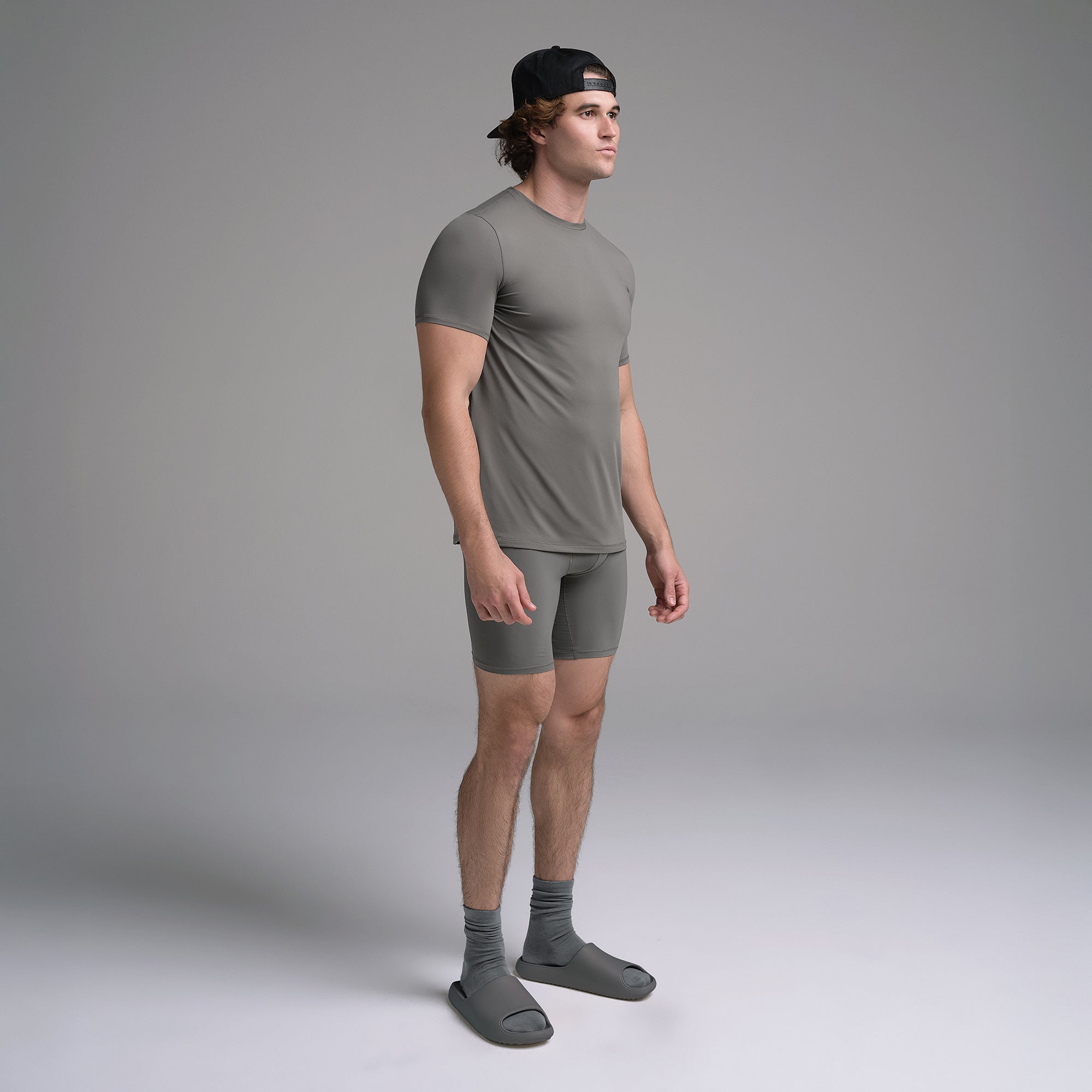 SKIMS SPORT MENS T-SHIRT | GUNMETAL ON A MODEL SIDE VIEW | FOCUS: 0.0, 1.0, 0.9