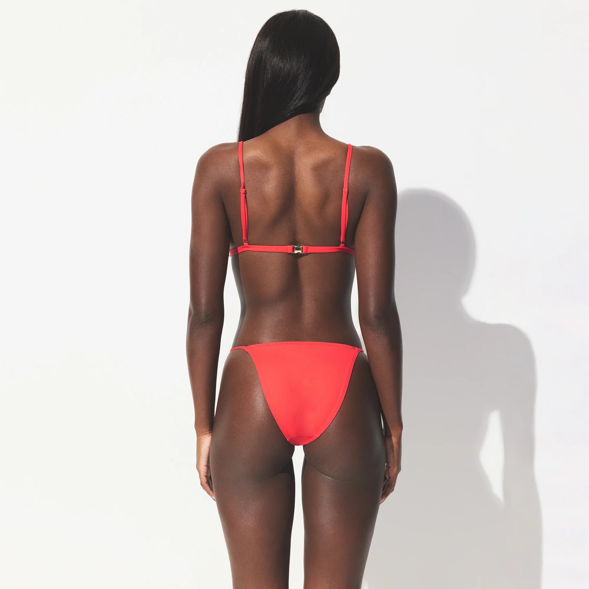 ICONIC SWIM TRIANGLE BIKINI TOP | CARMINE ON A MODEL SIDE VIEW