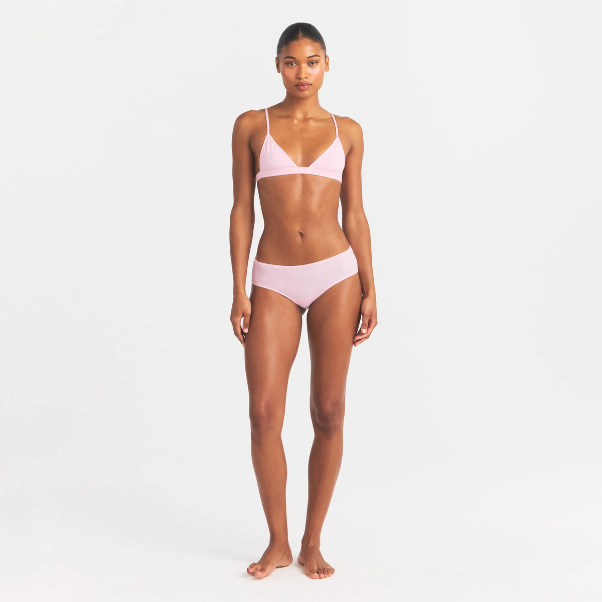 EVERYDAY COTTON HIPSTER | PEONY ON A MODEL FRONT VIEW @ | FOCUS: 0.0, 1.0, 0.9