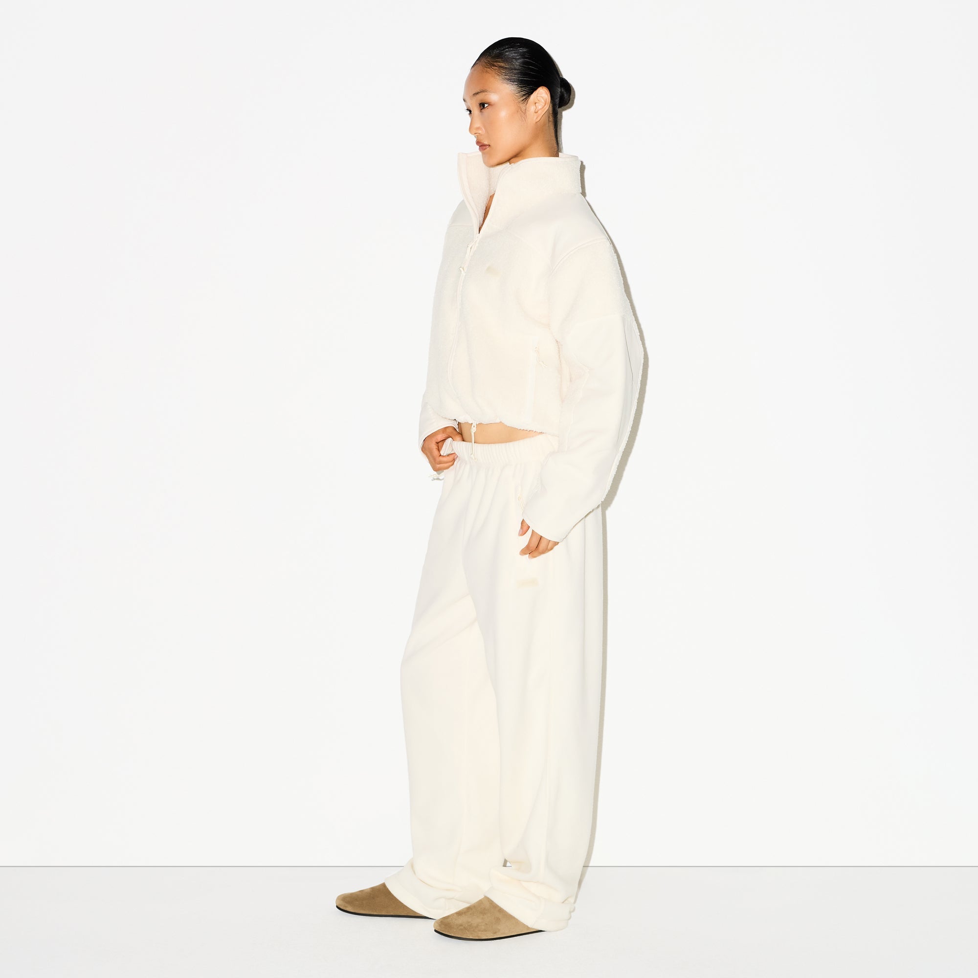 OUTDOOR FLEECE STRAIGHT LEG PANT | ECRU ON A MODEL FRONT VIEW @ | FOCUS: 0.0, 1.0, 0.9