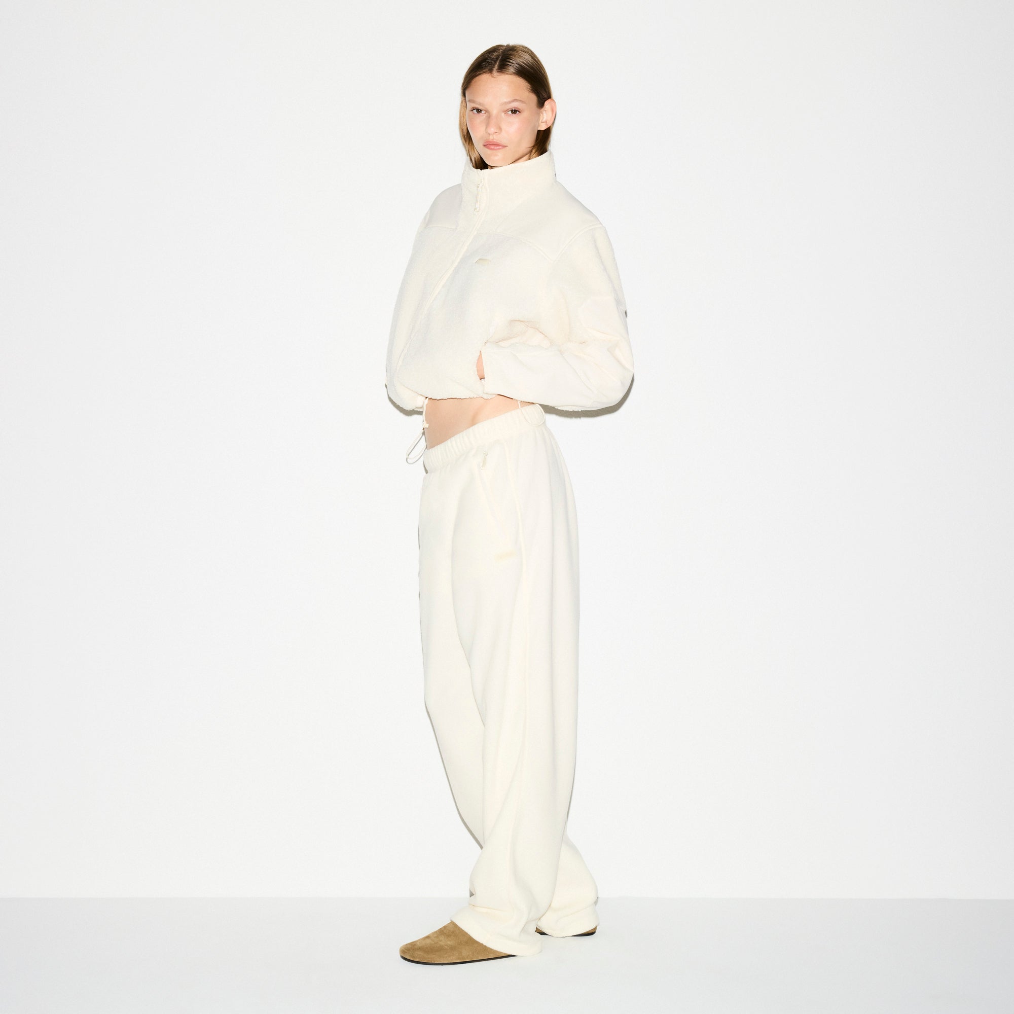 OUTDOOR FLEECE STRAIGHT LEG PANT | ECRU ON A MODEL FRONT VIEW @ | FOCUS: 0.0, 1.0, 0.9